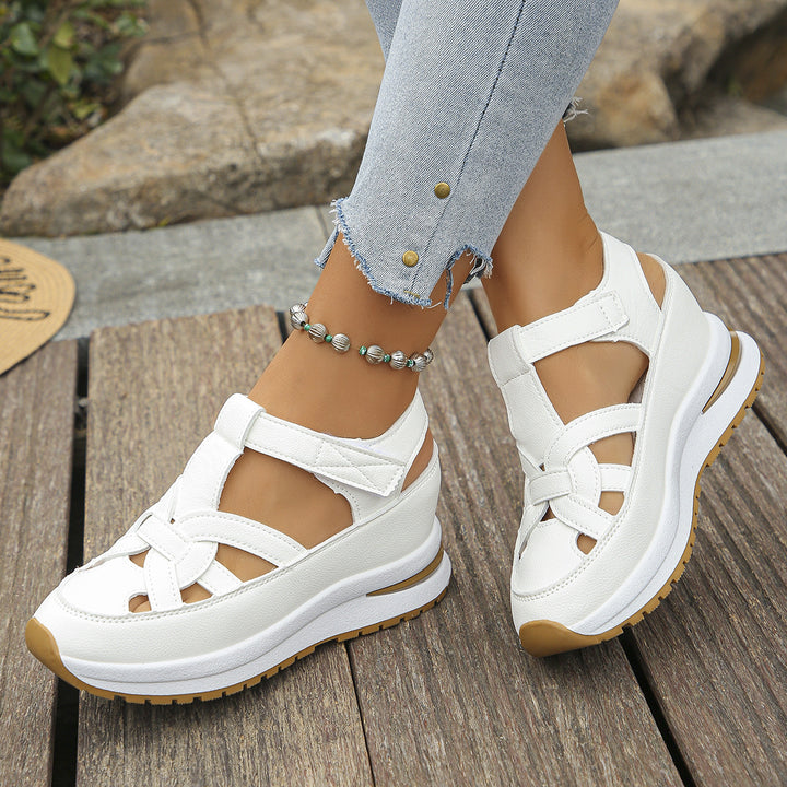 Ladies' sporty platform sandals with padded footbed and adjustable Velcro closure Mune Fashion