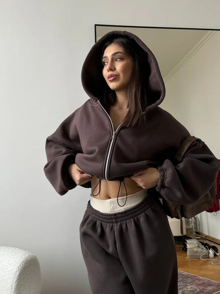 Women's short hoodie lounge set with oversized sleeves and wide jogger pants cut Mune Fashion