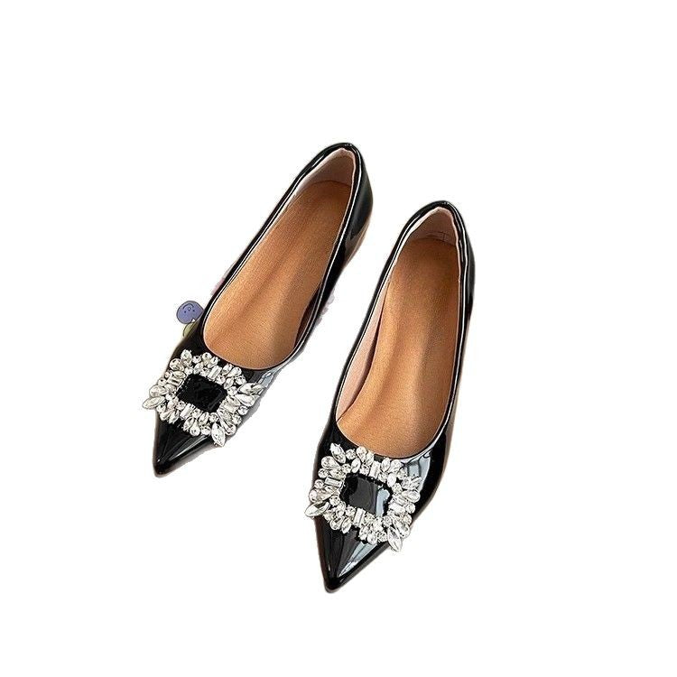 Women's pointed toe patent ballerinas with sparkling crystal decorative brooch Mune Fashion