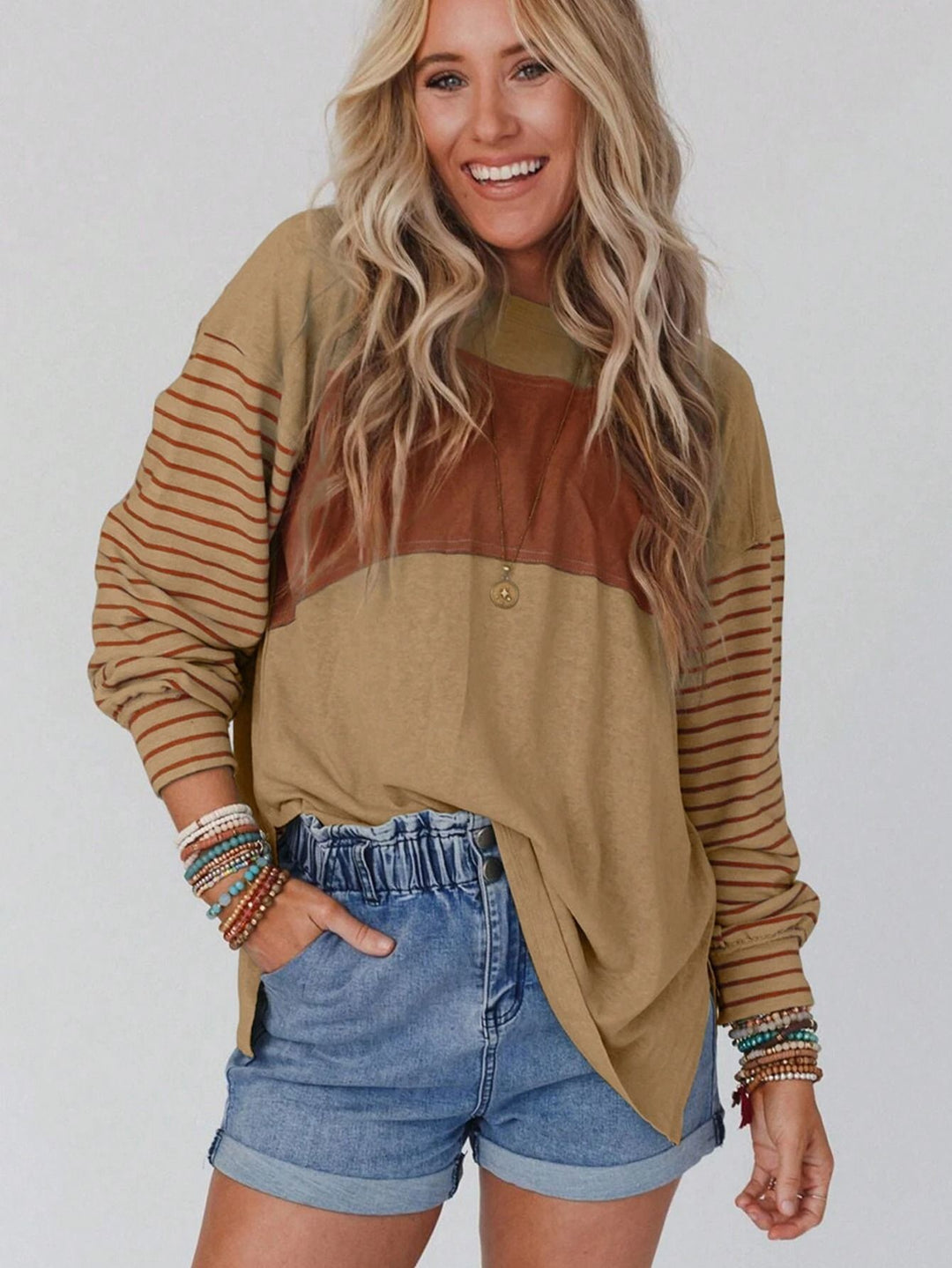 Women's Loose Colorblock Sweatshirt with Striped Sleeves and Round Neck Mune Fashion