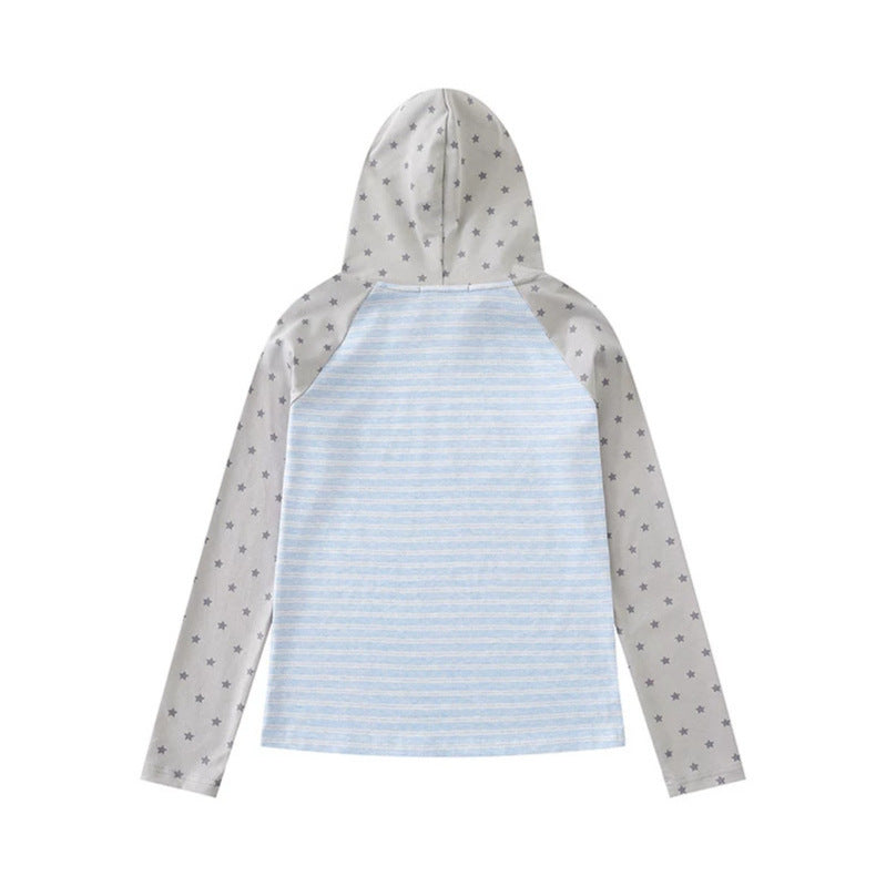 Women's hooded long sleeve shirt in raglan style with star sleeves and note print Mune Fashion