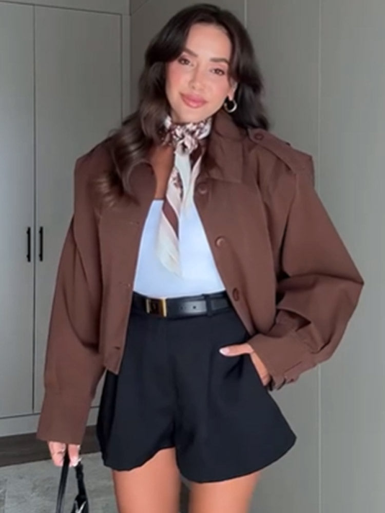 Ladies short boxy jacket with shoulder patches, boxy silhouette and buttoned front Mune Fashion