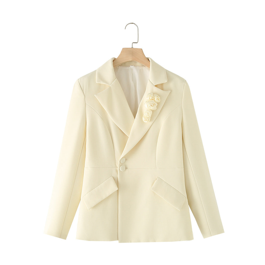 Women's tailored two-button blazer with decorative roses at the lapel and patch pockets Mune Fashion