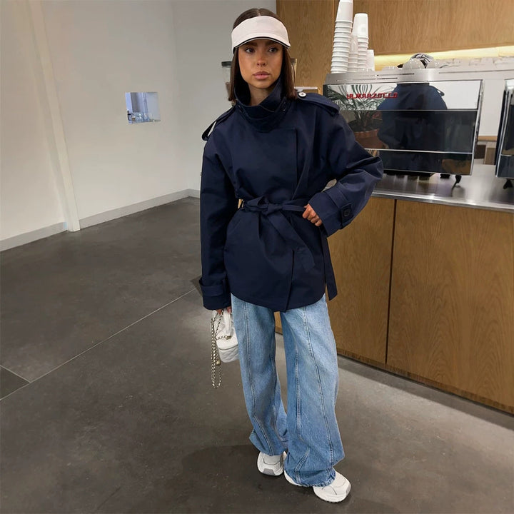 Women's short trench coat with tie belt, high stand-up collar and shoulder flaps Mune Fashion