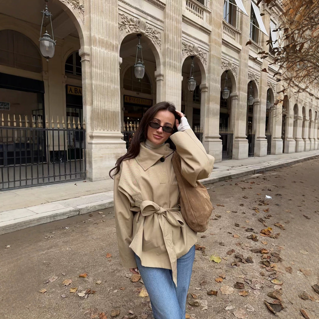 Women's short jacket with waist belt, boxy cut and wide shirt collar Mune Fashion
