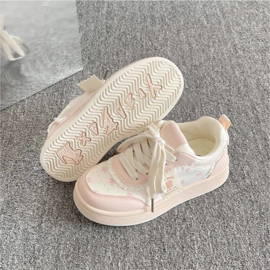 Women’s sporty sneakers with cute animal design and elastic laces Mune Fashion