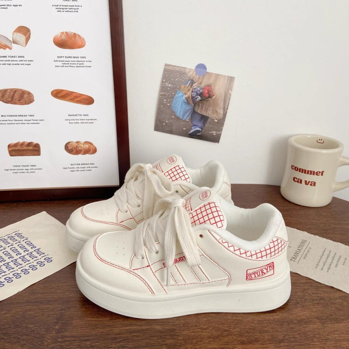 Ladies sneakers in minimalist design with structured surface and soft cushioning Mune Fashion