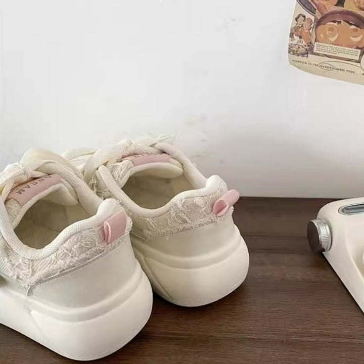 Women's Comfortable Sneakers with Fashionable Details and Soft Lining Mune Fashion