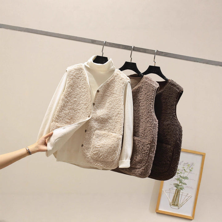 Women Sleeveless Teddy Vest with Button Placket and Patch Pockets Mune Fashion