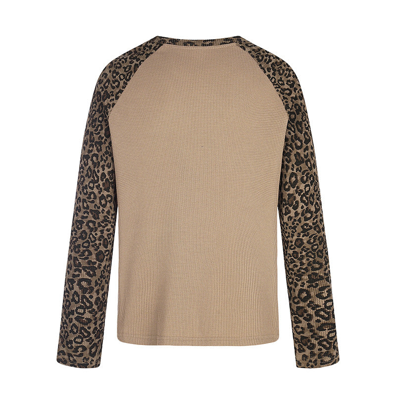 Women's raglan long sleeve shirt with leopard print sleeves and abstract graphic print Mune Fashion