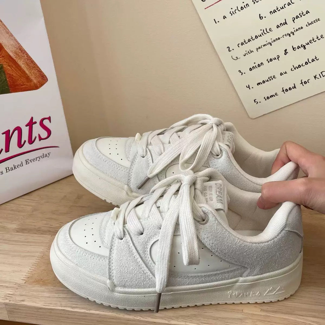 Women's sneakers in modern minimalist design with breathable surfaces and padded insole Mune Fashion