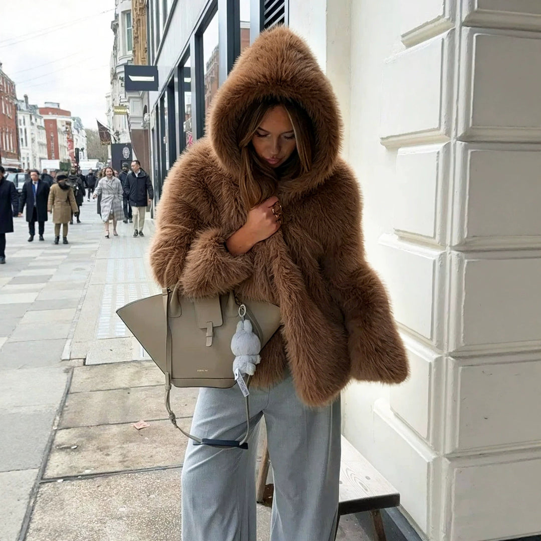 Women's short blazer made of long-fiber shaggy faux fur with high shawl collar and clear boxy silhouette Mune Fashion