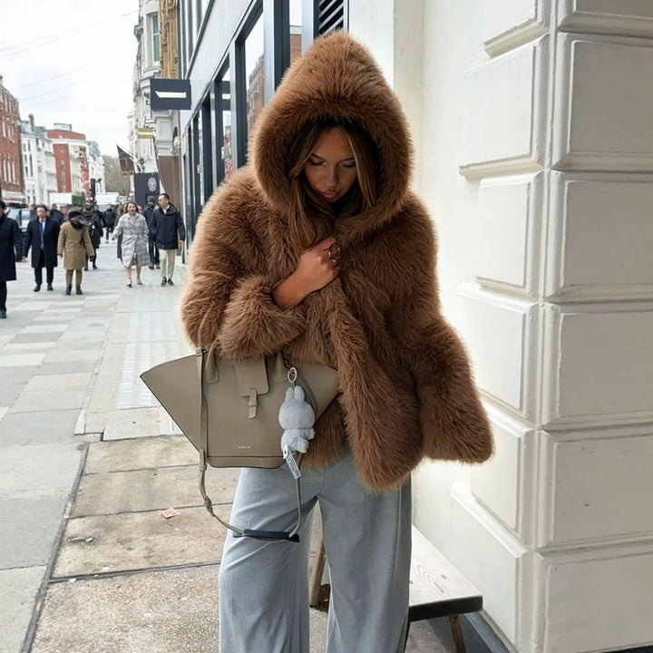Women's short blazer made of long-fiber shaggy faux fur with high shawl collar and clear boxy silhouette Mune Fashion