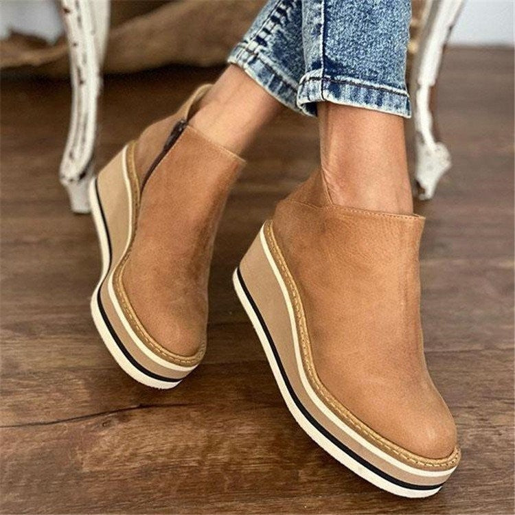 Women's wedge ankle boots made of textured leather with elastic insert and slip-resistant platform sole Mune Fashion