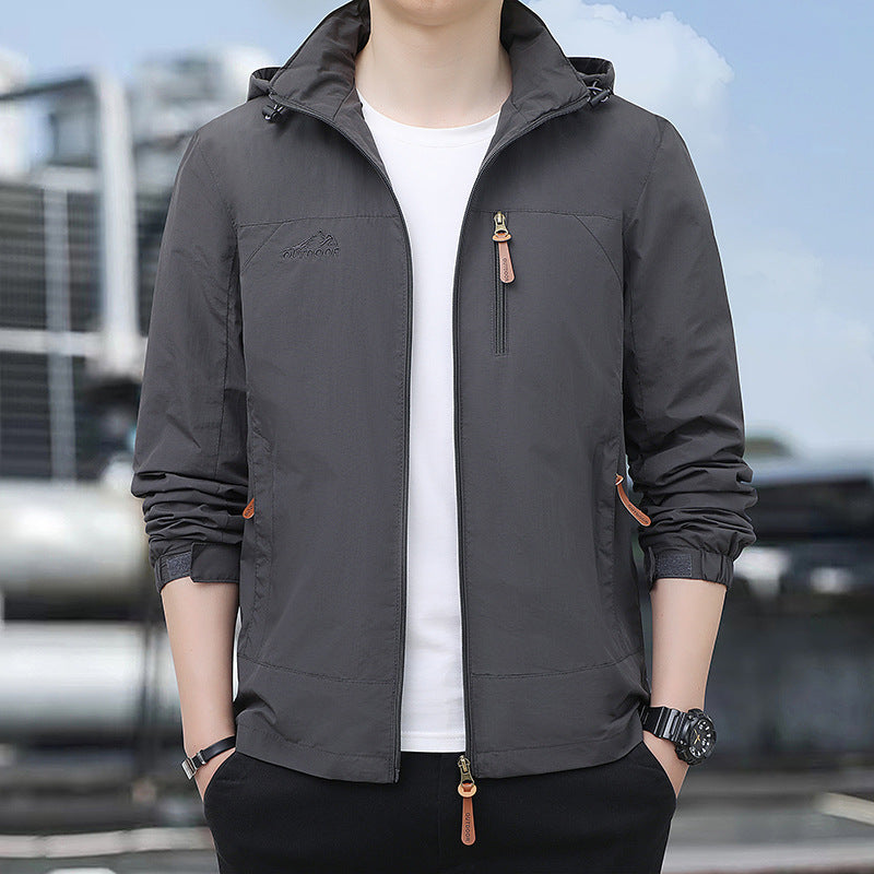 Men's lightweight hooded windbreaker with chest zipper and breathable functional fabric Mune Fashion