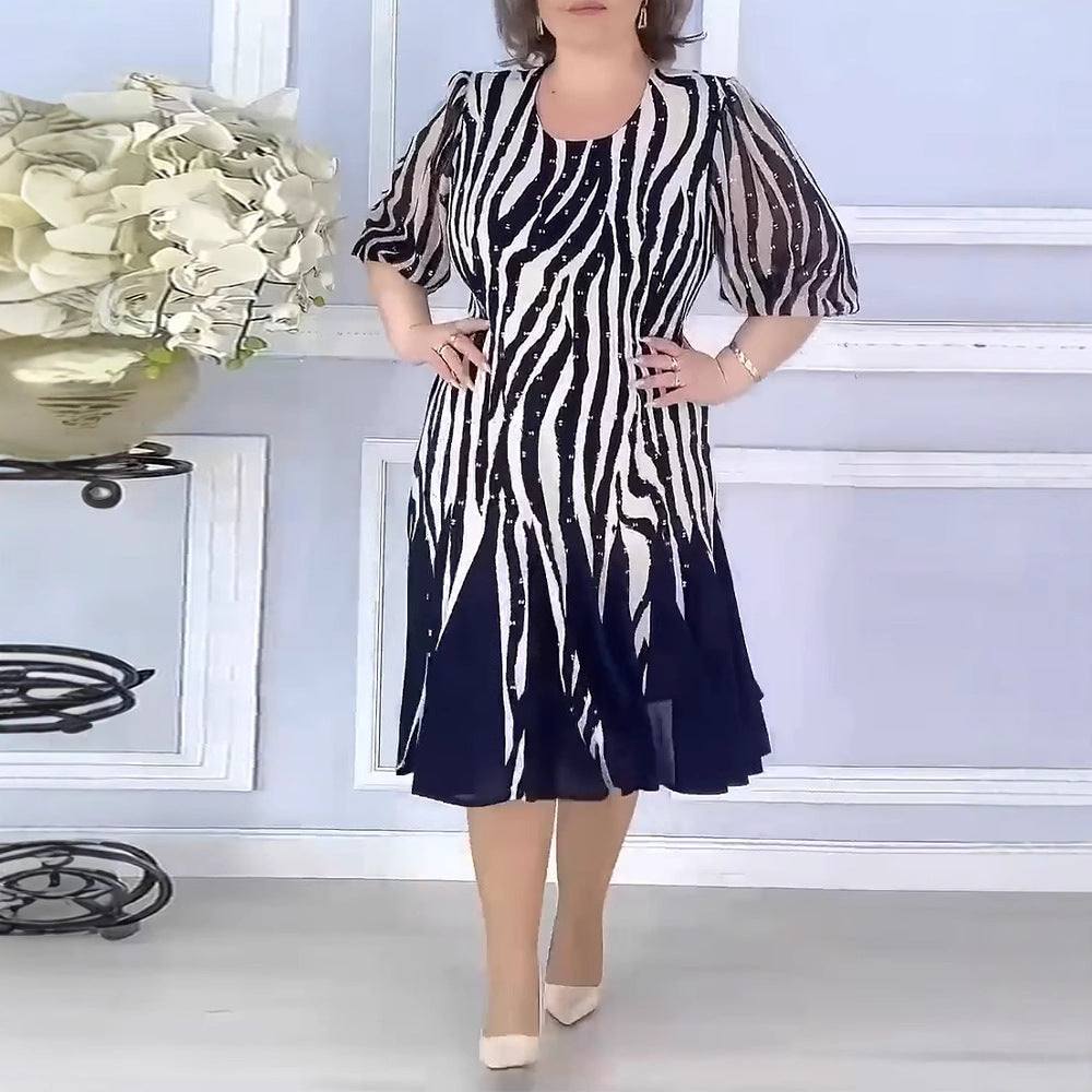 Ladies' fitted midi dress with graphic animal print, transparent puff sleeves and swinging pleated skirt Mune Fashion