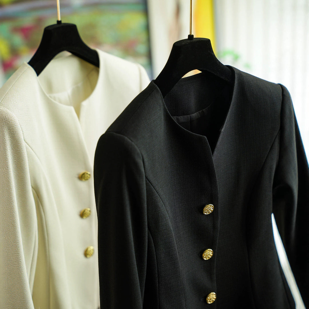 Women's elegantly tailored blazer with decorative buttons Mune Fashion