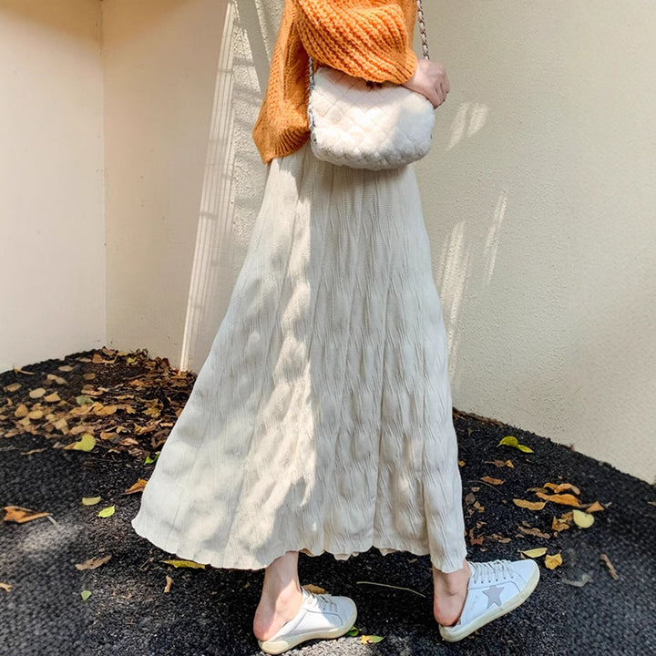 Women's long, elegant knitted skirt with fine wave pattern Mune Fashion