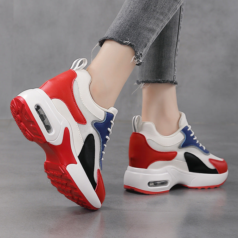Women's nan dynamic retro sneaker with visible heel cushioning, textured mesh upper and pull tab Mune Fashion