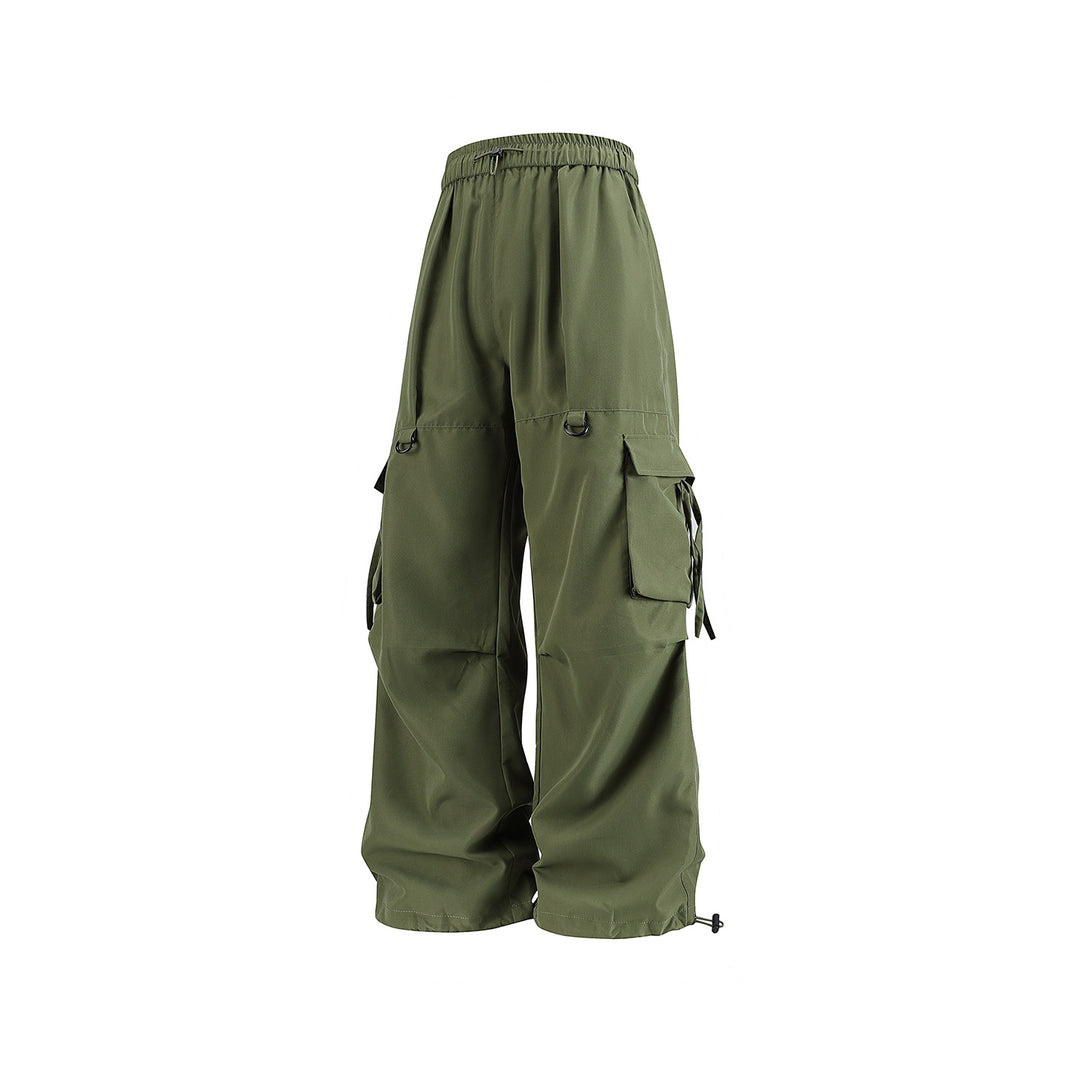 Men's Loose Cargo Pants with Drawstring Waistband, D-Ring Details and Adjustable Hem Drune