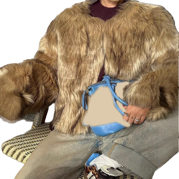 Women's short faux fur jacket with oversized sleeves and plush collar Mune Fashion