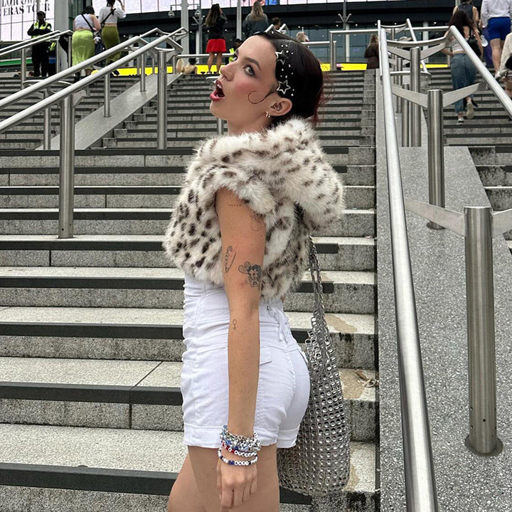 Women's short hooded bolero made of faux fur with fur stole and bracelet cuffs Mune Fashion