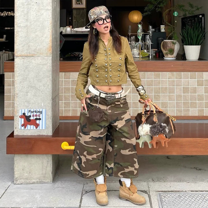 Women short-cut military-inspired cargo jacket with decorative button placket Mune Fashion