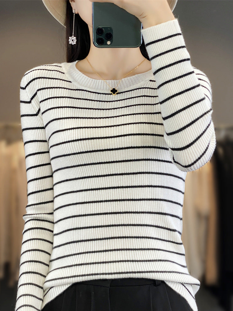 Ladies slim-fit fine-knit sweater with subtle stripe texture and round neck Mune Fashion