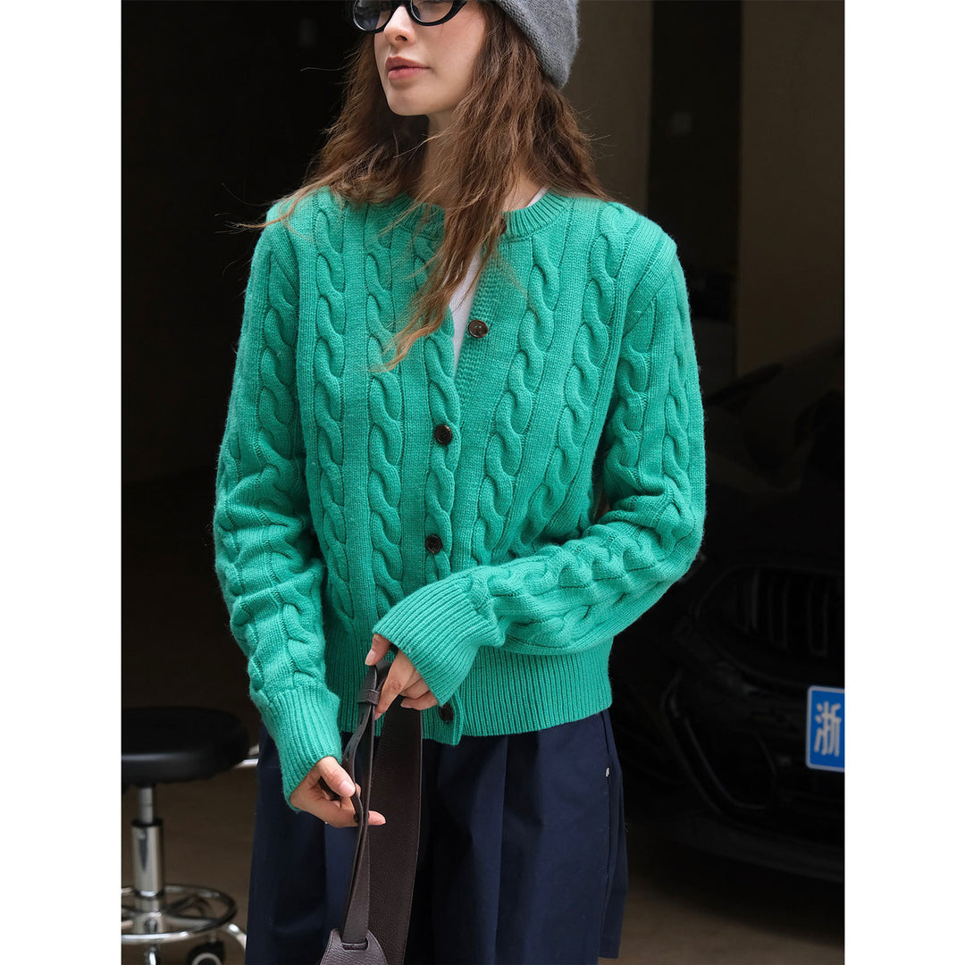 Ladies Cozy Cable Knit Cardigan with V-Neck and Wooden Buttons Mune Fashion