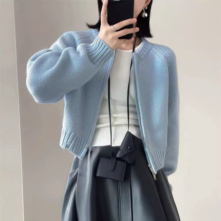 Women’s short jacket made of soft fine knit with a full-length zipper and ribbed hem Mune Fashion