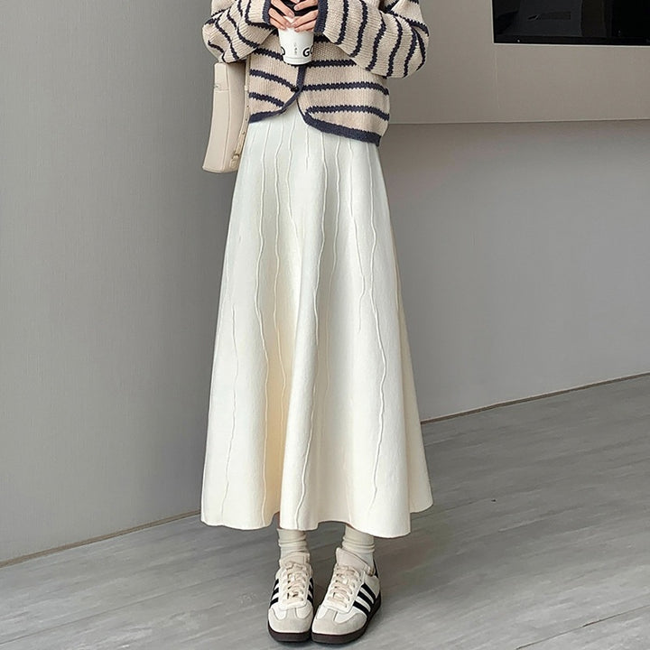 Women Elegant Flowing Midi Skirt with Pleats Mune Fashion