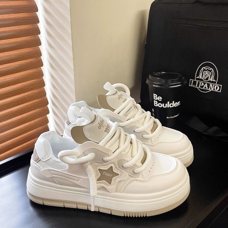 Women's chunky platform sneakers with star appliqué, padded collar, and breathable upper material Mune Fashion