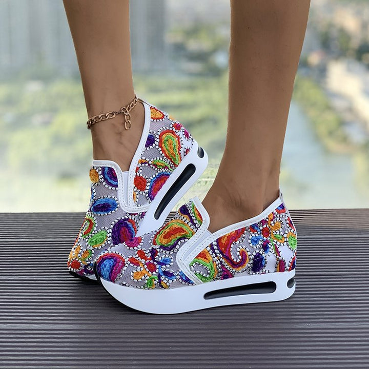 Damen Slip-On Keil-Sneaker mit besticktem Canvas-Obermaterial und luftgepolsterter Plateau-Sohle Mune Fashion