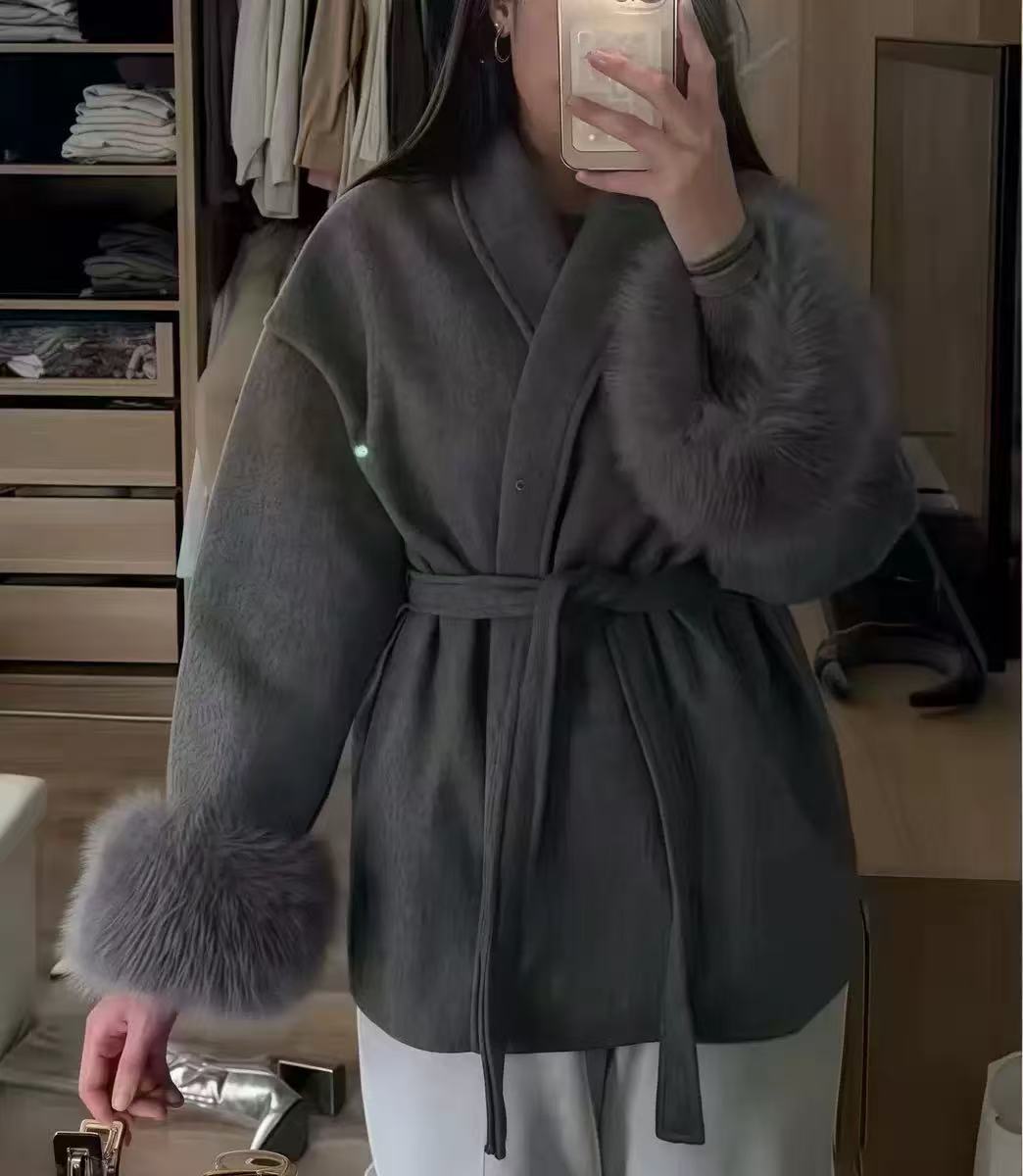 Women's fitted coat with belt tie, shawl collar and voluminous faux fur cuffs Mune Fashion