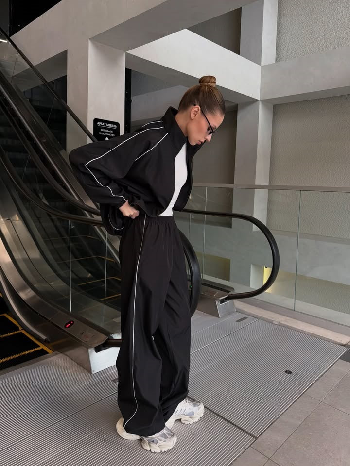 Women's Two-Piece Loungewear Set with Stand Collar Zip Jacket and Wide Pleated Pants Mune Fashion
