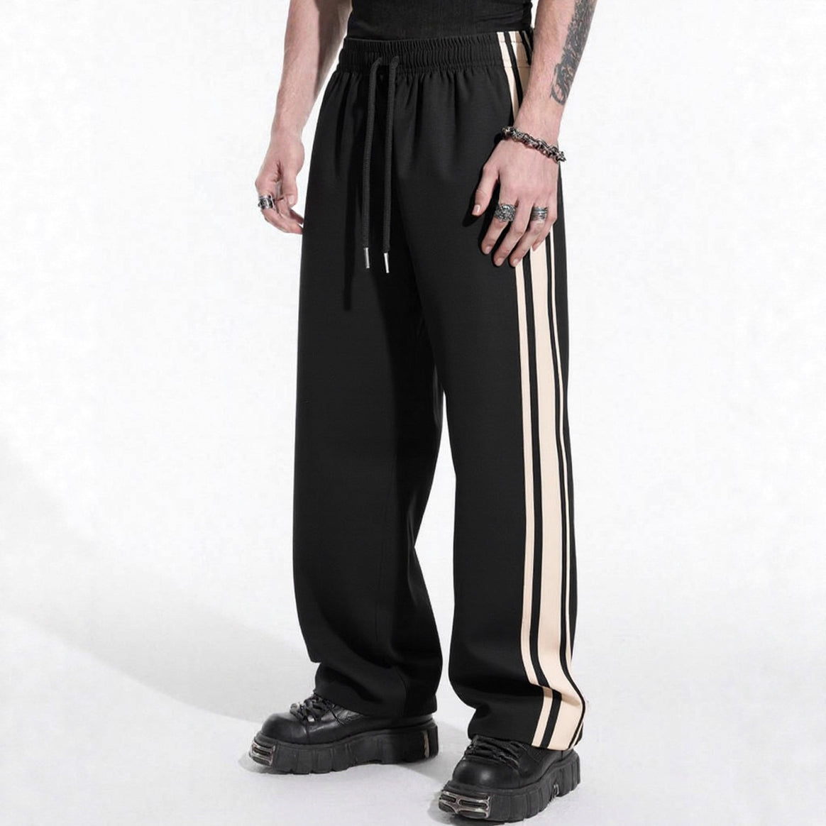 Men's loose training pants with elastic drawstring waistband, side contrast stripe & relaxed baggy fit Mune Fashion