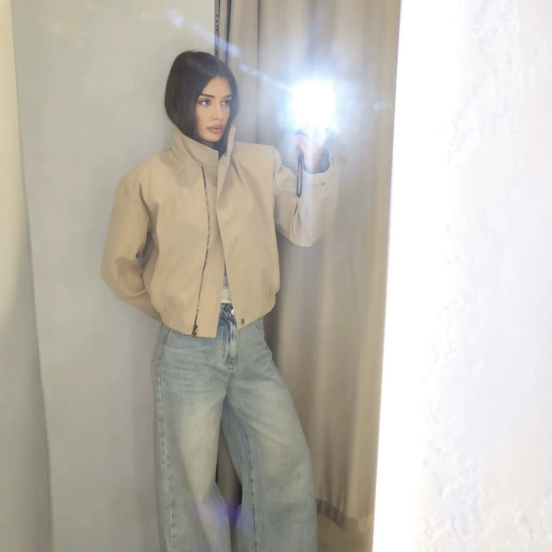 Ladies short jacket with high stand-up collar, elastic waistband and concealed snap button placket Mune Fashion