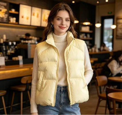Women's short padded puffer jacket with high stand-up collar and practical side pockets Mune Fashion