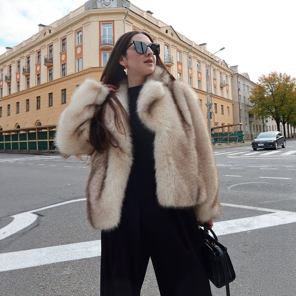 Women's short boxy faux fur jacket with voluminous shawl collar and striped look Mune Fashion