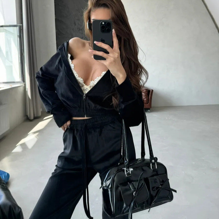 Women's luxurious velvet two-piece jogging suit with cropped zipper and wide pants Mune Fashion