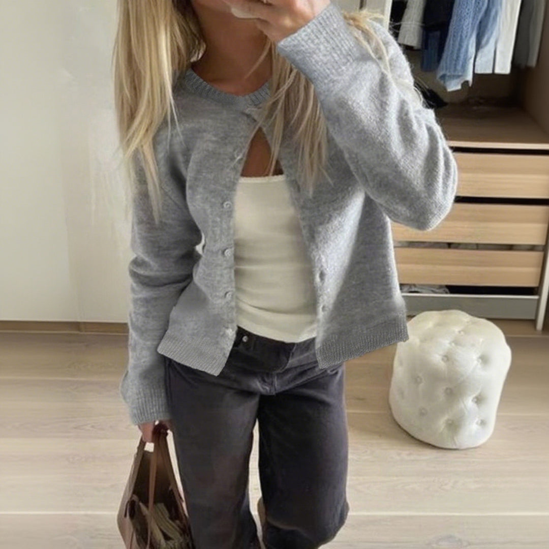 Women's short-cut cozy knit cardigan with round neckline and pearl buttons Mune Fashion