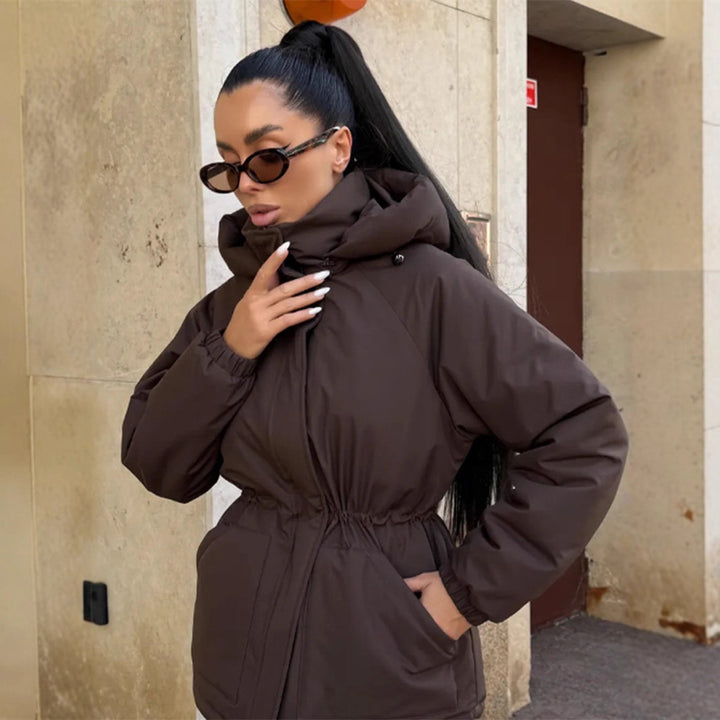 Women’s quilted parka with high collar, fitted drawstring and hood Mune Fashion