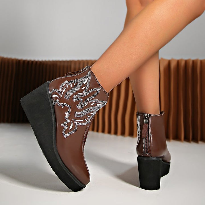 Ladies' plateau ankle boots in Western style with decorative embroidery and back zipper Mune Fashion