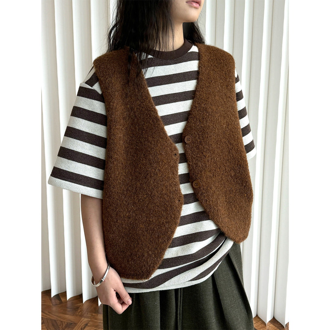 Women's Cozy Boucle Vest with V-Neck and Button Placket Mune Fashion