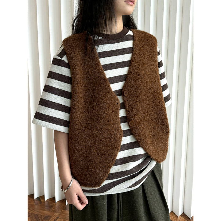 Women's Cozy Boucle Vest with V-Neck and Button Placket Mune Fashion