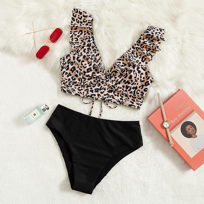 Women's triangle bikini with ruffle details and trendy leopard pattern Mune Fashion