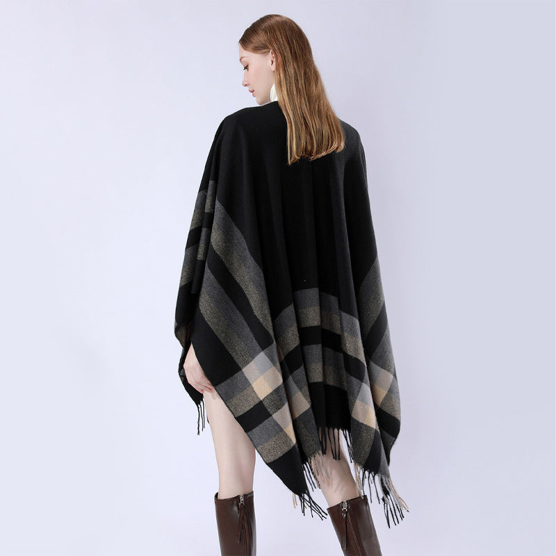 Women's wool blend cape poncho in oversized kimono with check pattern and fringe hem Mune Fashion