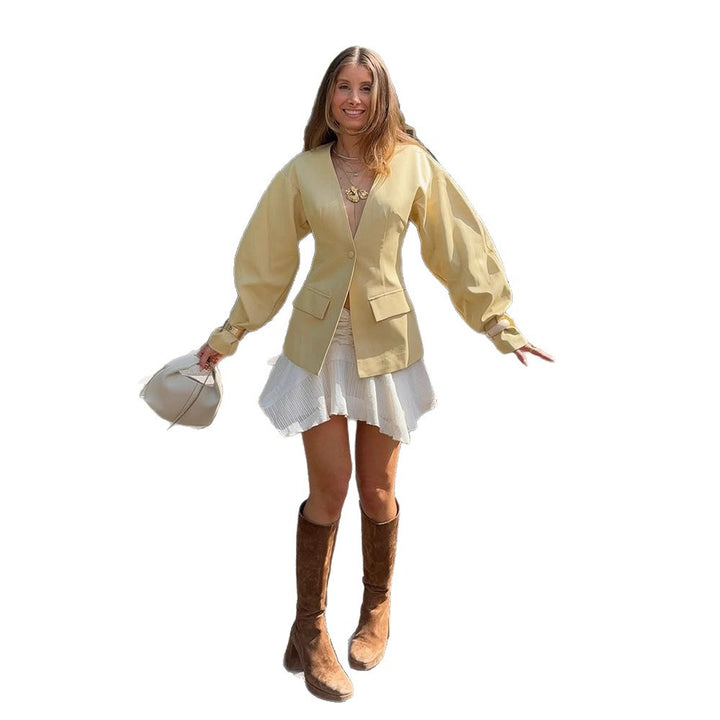 Women's long blazer in boxy cut with sculpted V-neck and voluminous balloon sleeves Mune Fashion