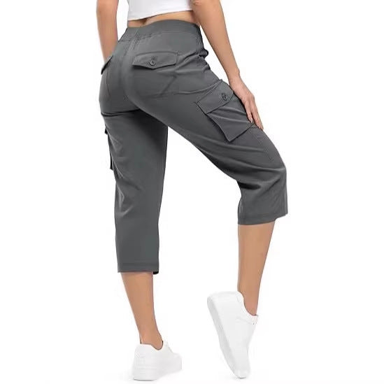 Women's capri cargo pants in Bermuda length with high waist and patch flap pockets Mune Fashion