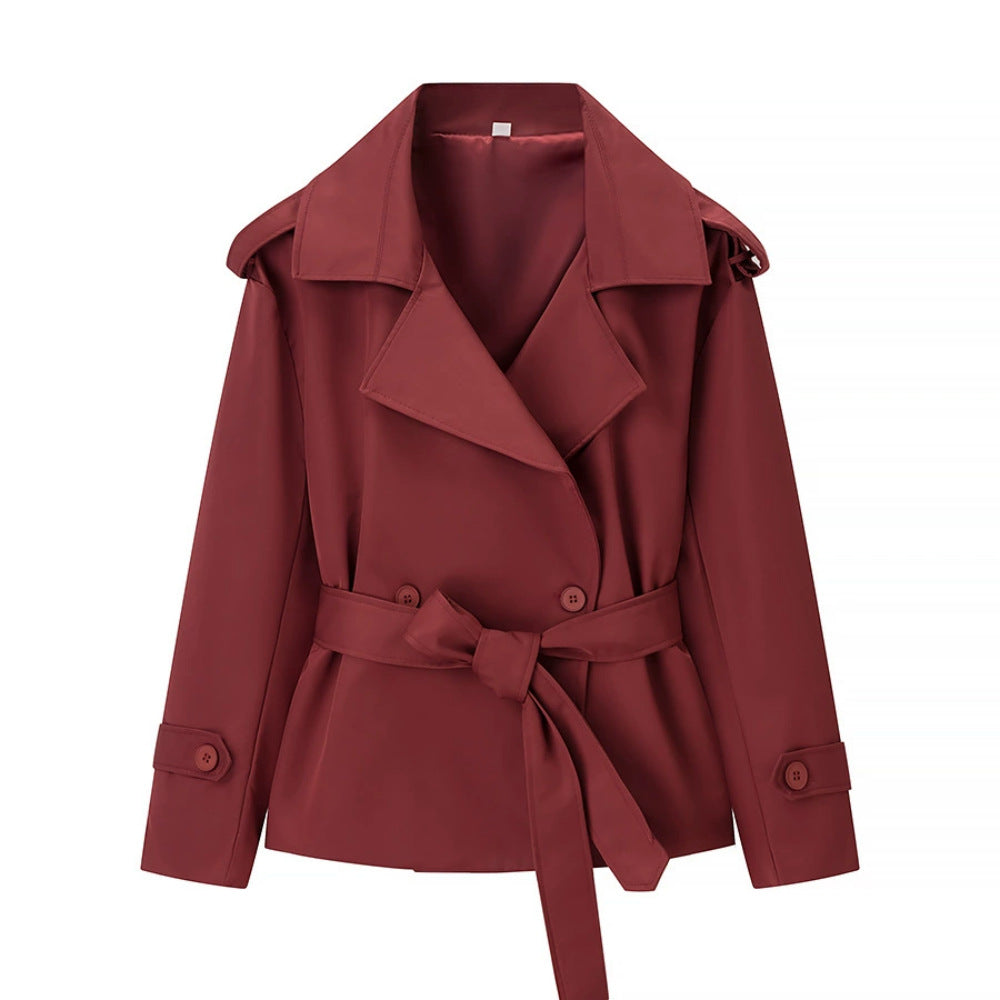 Women's short trench coat with waist belt, double-breasted button placket and shoulder patches Mune Fashion